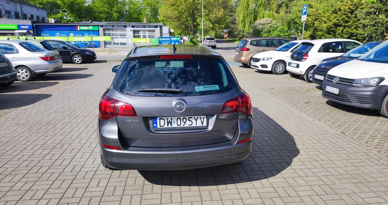 Opel Astra cena 26500 przebieg: 180800, rok produkcji 2012 z Wrocław małe 137